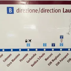 Plan du métro B à Rome, direction Laurentina. Il indique les stations et les correspondances possibles.