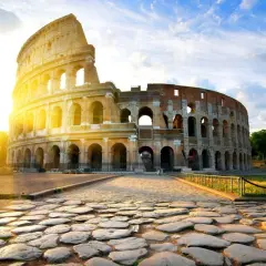 Le Colisée au lever du soleil, une merveille architecturale. La durée de visite du Colisée dépend de votre intérêt pour l'histoire.