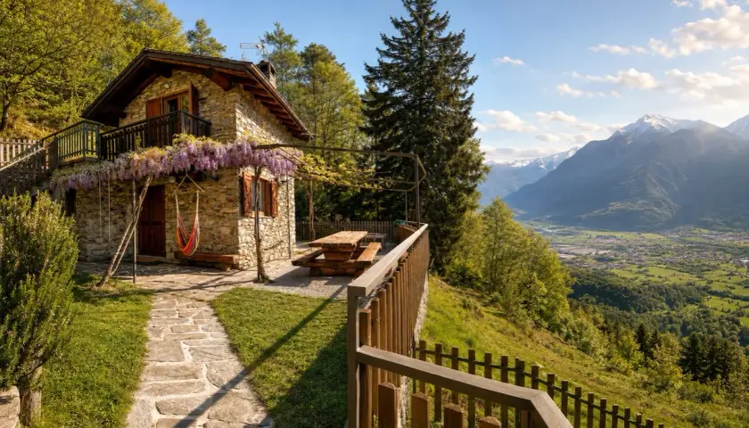 Charmante maison en pierre avec hamac et vue panoramique sur la vallée, idéale pour une location vacances Lombardie.