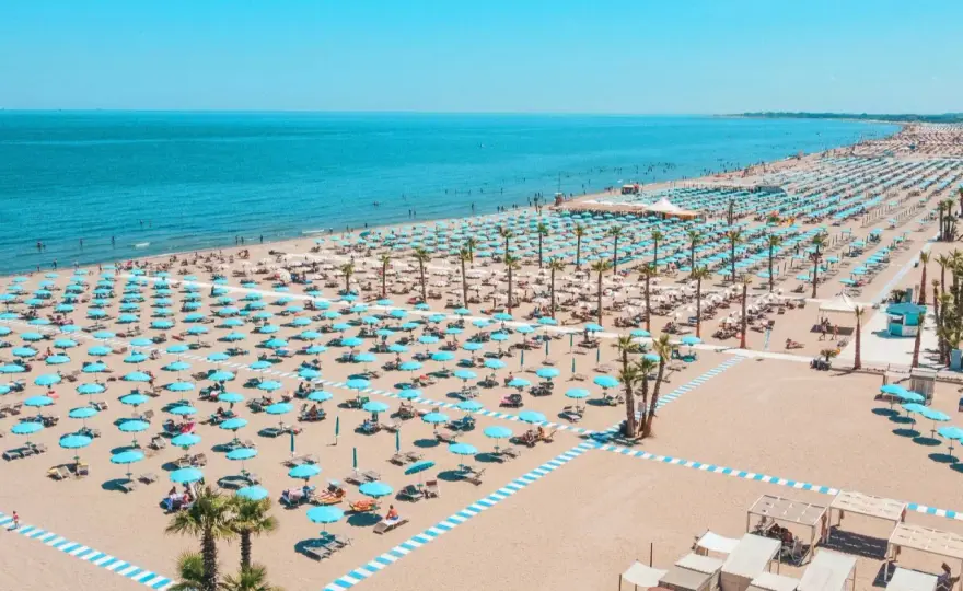 Chioggia: Sottomarina ou Isola Verde? Choisissez votre plage idéale!