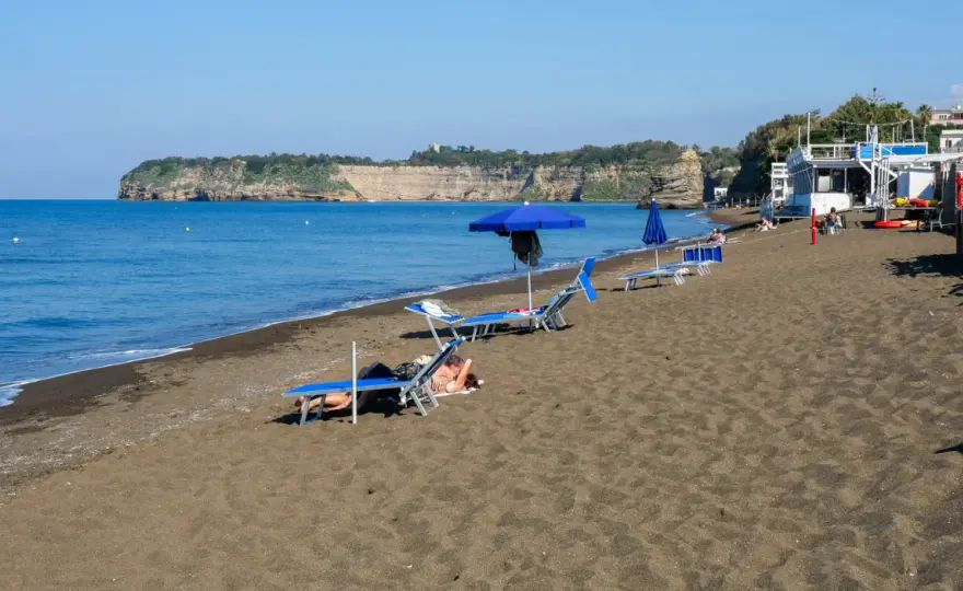 Plage à Procida ou Capri - Le guide pour bien choisir
