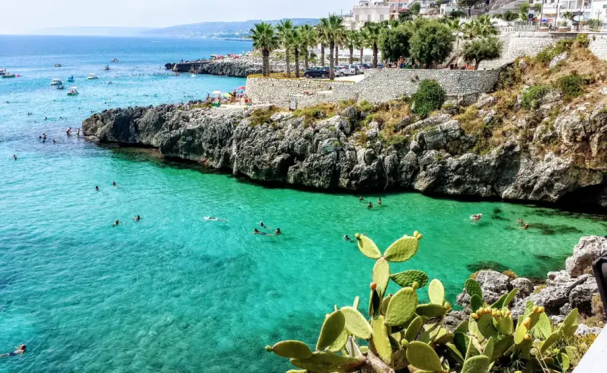 Castro, Pouilles - Plages, criques et grottes: le guide mer