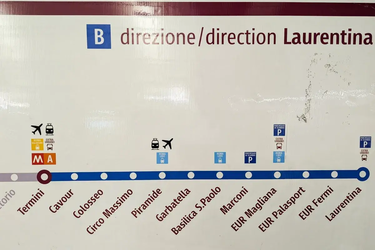 Plan du métro B à Rome, direction Laurentina. Il indique les stations et les correspondances possibles.