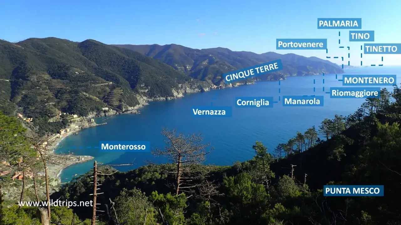 Vue panoramique des Cinque Terre, avec Monterosso, Vernazza, Corniglia, Manarola, Riomaggiore et Punta Mesco.